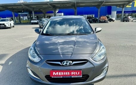 Hyundai Solaris II рестайлинг, 2011 год, 860 000 рублей, 3 фотография