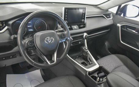 Toyota RAV4, 2020 год, 3 390 000 рублей, 7 фотография