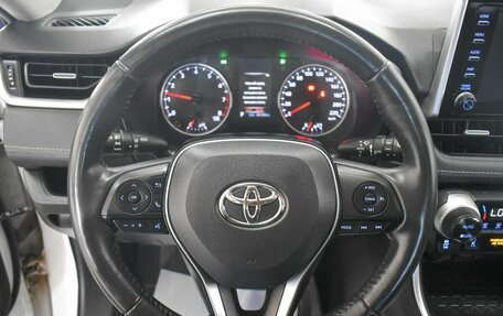 Toyota RAV4, 2020 год, 3 390 000 рублей, 8 фотография