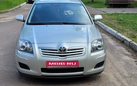 Toyota Avensis III рестайлинг, 2006 год, 830 000 рублей, 2 фотография