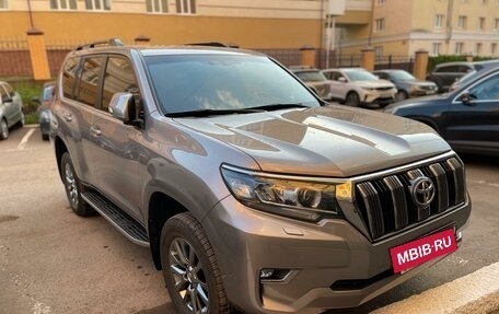 Toyota Land Cruiser Prado 150 рестайлинг 2, 2018 год, 5 700 000 рублей, 3 фотография