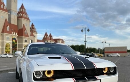 Dodge Challenger III рестайлинг 2, 2019 год, 4 500 000 рублей, 2 фотография