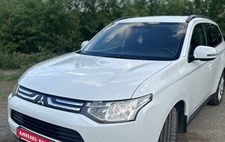 Mitsubishi Outlander III рестайлинг 3, 2013 год, 1 730 000 рублей, 3 фотография