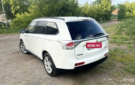 Mitsubishi Outlander III рестайлинг 3, 2013 год, 1 730 000 рублей, 8 фотография