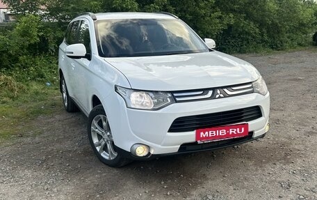 Mitsubishi Outlander III рестайлинг 3, 2013 год, 1 730 000 рублей, 6 фотография