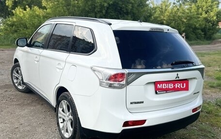 Mitsubishi Outlander III рестайлинг 3, 2013 год, 1 730 000 рублей, 9 фотография