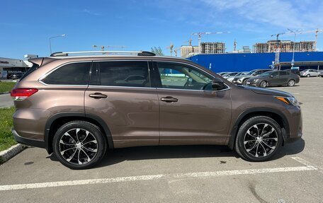 Toyota Highlander III, 2019 год, 5 250 000 рублей, 6 фотография