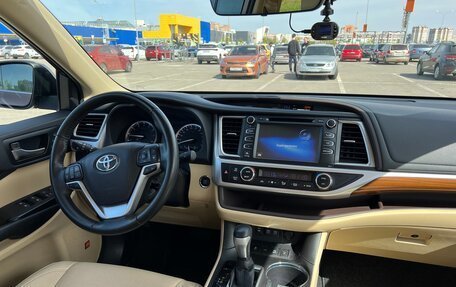 Toyota Highlander III, 2019 год, 5 250 000 рублей, 13 фотография