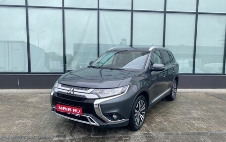 Mitsubishi Outlander III рестайлинг 3, 2019 год, 2 860 000 рублей, 1 фотография