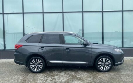 Mitsubishi Outlander III рестайлинг 3, 2019 год, 2 860 000 рублей, 6 фотография