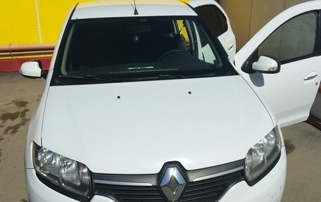 Renault Logan II, 2016 год, 600 000 рублей, 2 фотография