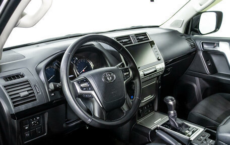 Toyota Land Cruiser Prado 150 рестайлинг 2, 2021 год, 7 550 000 рублей, 11 фотография