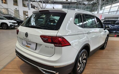 Volkswagen Tiguan II, 2023 год, 4 575 500 рублей, 3 фотография