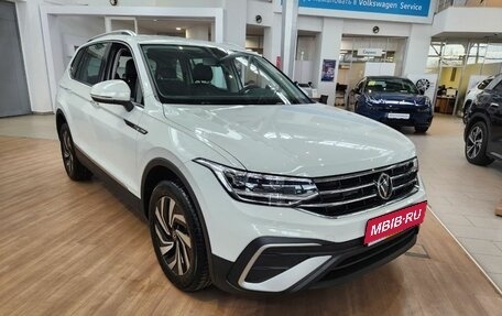 Volkswagen Tiguan II, 2023 год, 4 575 500 рублей, 1 фотография