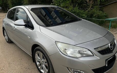 Opel Astra J, 2011 год, 730 000 рублей, 2 фотография