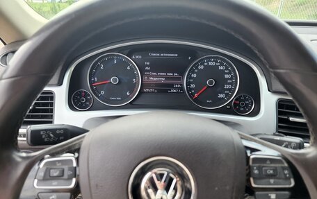 Volkswagen Touareg III, 2011 год, 2 230 000 рублей, 12 фотография