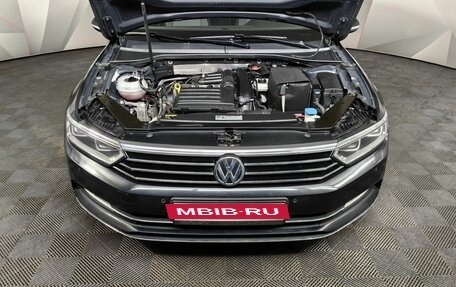 Volkswagen Passat B8 рестайлинг, 2017 год, 2 075 000 рублей, 17 фотография