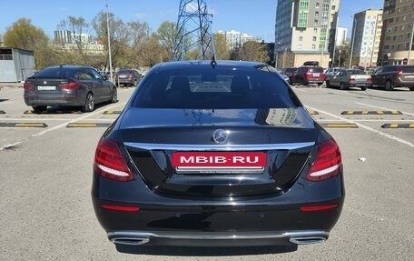 Mercedes-Benz E-Класс, 2019 год, 3 990 000 рублей, 5 фотография