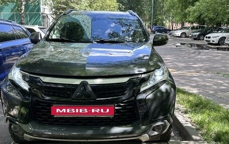 Mitsubishi Pajero Sport III рестайлинг, 2018 год, 3 298 000 рублей, 2 фотография
