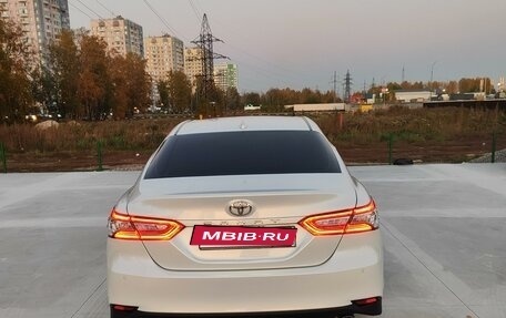 Toyota Camry, 2020 год, 3 730 000 рублей, 10 фотография