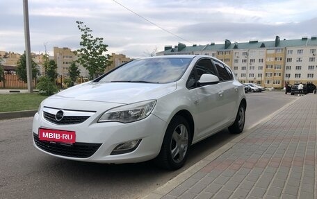 Opel Astra J, 2011 год, 725 000 рублей, 1 фотография