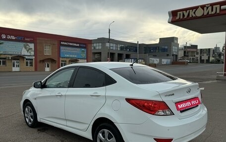 Hyundai Solaris II рестайлинг, 2011 год, 595 000 рублей, 3 фотография