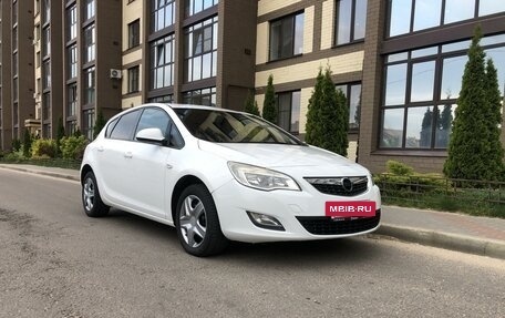 Opel Astra J, 2011 год, 725 000 рублей, 2 фотография