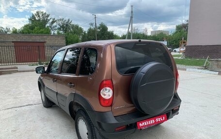 Chevrolet Niva I рестайлинг, 2018 год, 860 000 рублей, 6 фотография