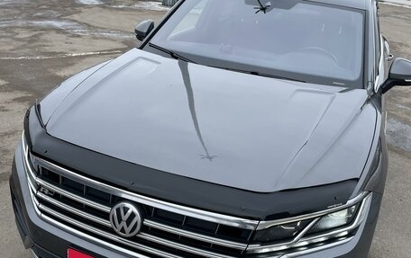 Volkswagen Touareg III, 2018 год, 4 880 000 рублей, 7 фотография