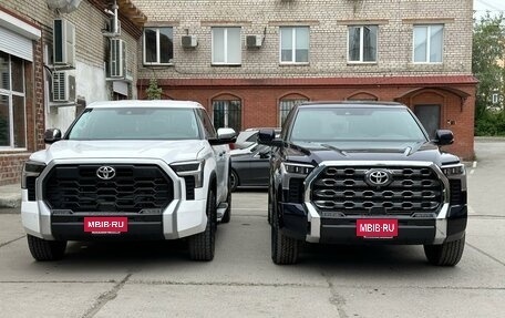 Toyota Tundra, 2022 год, 8 900 000 рублей, 2 фотография