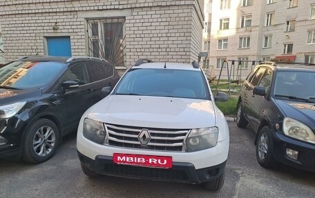 Renault Duster I рестайлинг, 2014 год, 980 000 рублей, 2 фотография