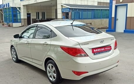 Hyundai Solaris II рестайлинг, 2015 год, 1 400 000 рублей, 2 фотография