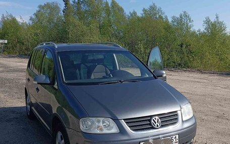 Volkswagen Touran III, 2005 год, 620 000 рублей, 2 фотография
