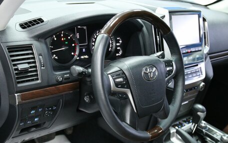 Toyota Land Cruiser 200, 2016 год, 6 733 000 рублей, 13 фотография