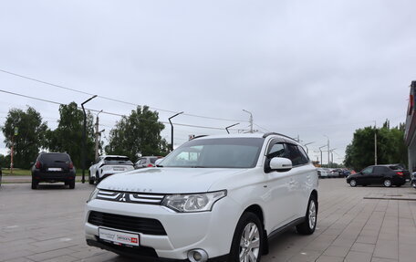 Mitsubishi Outlander III рестайлинг 3, 2013 год, 1 459 000 рублей, 3 фотография