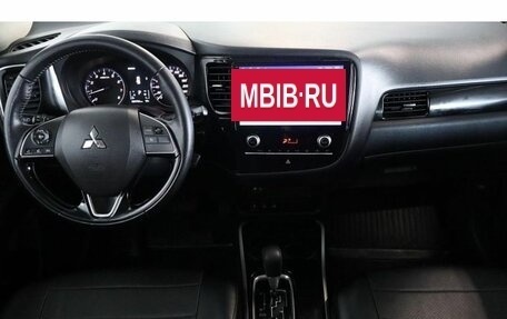 Mitsubishi Outlander III рестайлинг 3, 2021 год, 2 849 000 рублей, 8 фотография