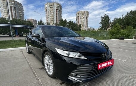 Toyota Camry, 2018 год, 3 050 000 рублей, 2 фотография