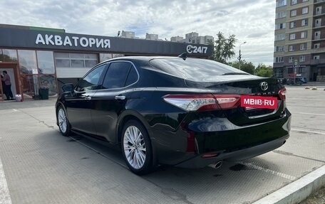 Toyota Camry, 2018 год, 3 050 000 рублей, 7 фотография