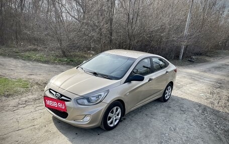 Hyundai Solaris II рестайлинг, 2011 год, 595 000 рублей, 2 фотография