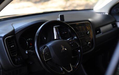 Mitsubishi Outlander III рестайлинг 3, 2015 год, 1 800 000 рублей, 9 фотография