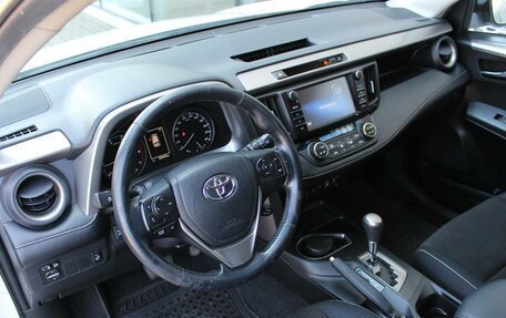 Toyota RAV4, 2017 год, 3 200 000 рублей, 29 фотография