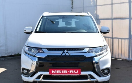 Mitsubishi Outlander III рестайлинг 3, 2022 год, 3 550 000 рублей, 2 фотография