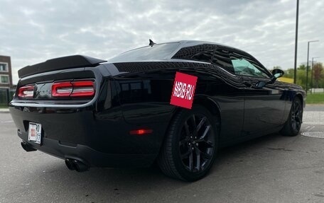 Dodge Challenger III рестайлинг 2, 2018 год, 4 300 000 рублей, 3 фотография