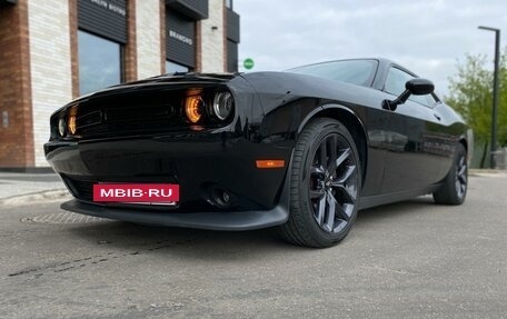 Dodge Challenger III рестайлинг 2, 2018 год, 4 300 000 рублей, 2 фотография