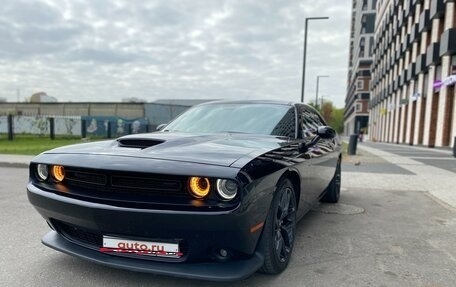 Dodge Challenger III рестайлинг 2, 2018 год, 4 300 000 рублей, 4 фотография