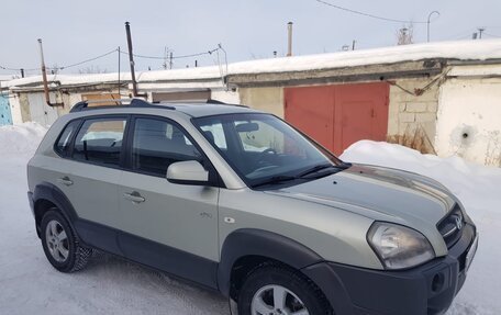 Hyundai Tucson III, 2008 год, 750 000 рублей, 1 фотография