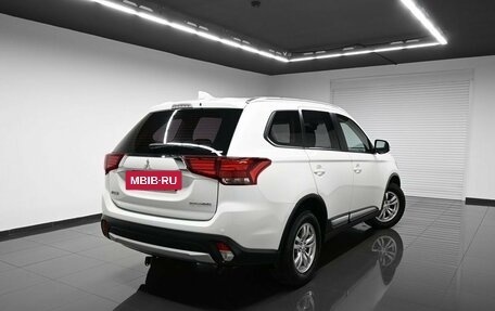 Mitsubishi Outlander III рестайлинг 3, 2018 год, 2 445 000 рублей, 2 фотография