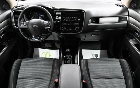 Mitsubishi Outlander III рестайлинг 3, 2018 год, 2 445 000 рублей, 10 фотография