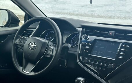 Toyota Camry, 2017 год, 1 900 000 рублей, 5 фотография