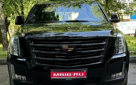 Cadillac Escalade IV, 2017 год, 5 700 000 рублей, 1 фотография